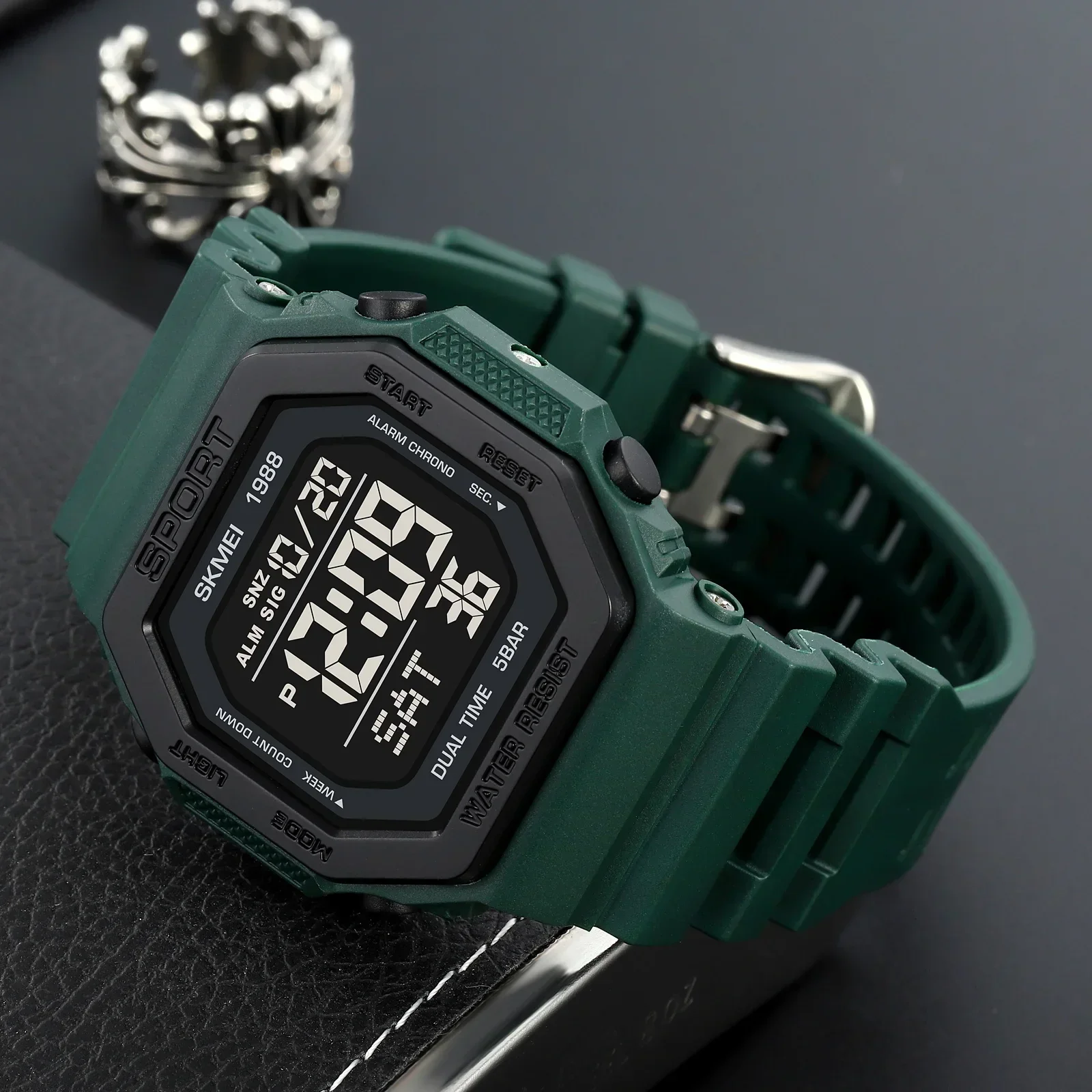 Skmei 1988 ساعة العد التنازلي  - مراجعة Tide Watch Surf وسعره